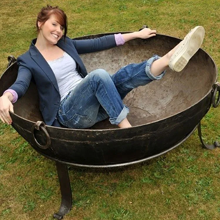 Rustikk metall branngrav