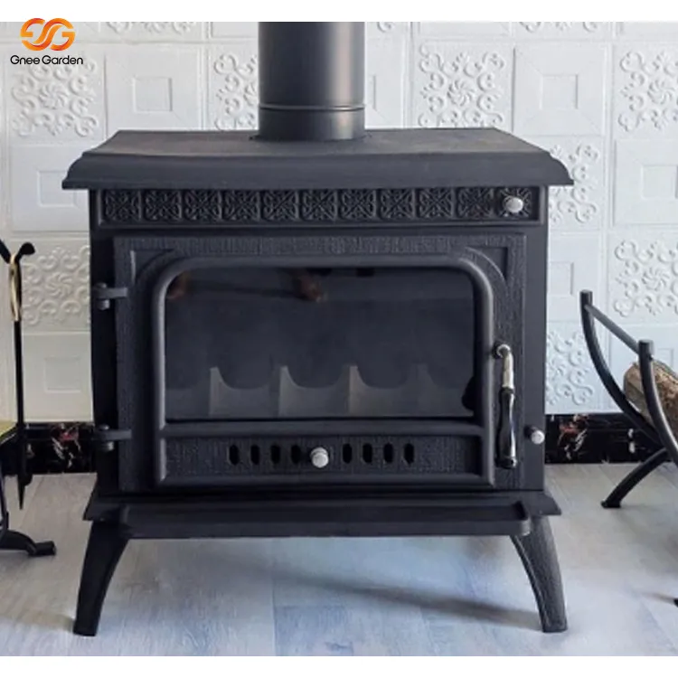 Vedfyrt frittstående peis